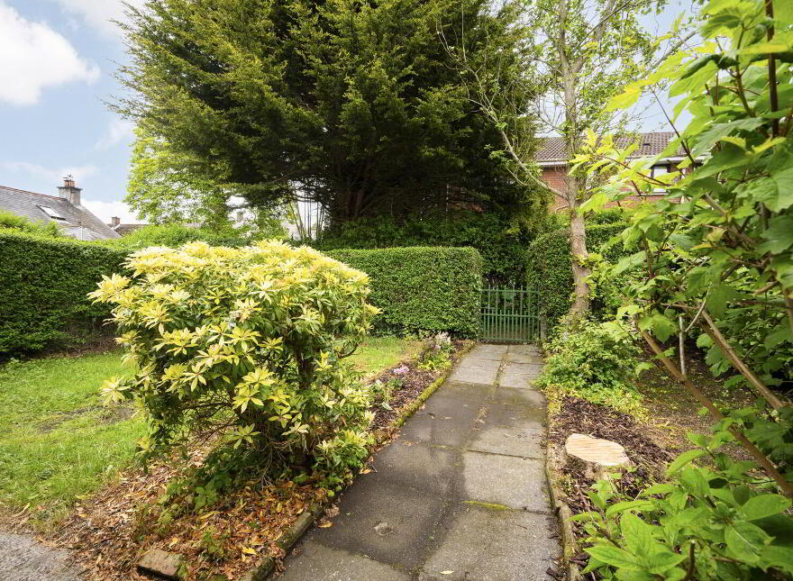40 Glen Road, Castlereagh, Belfast, BT5 7LT