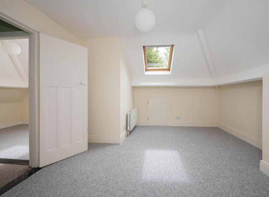40 Glen Road, Castlereagh, Belfast, BT5 7LT