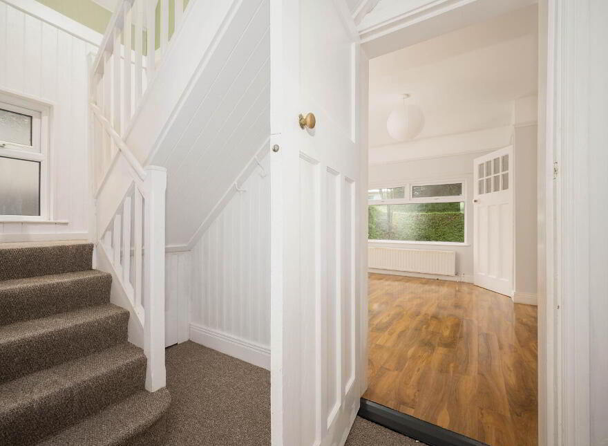 40 Glen Road, Castlereagh, Belfast, BT5 7LT