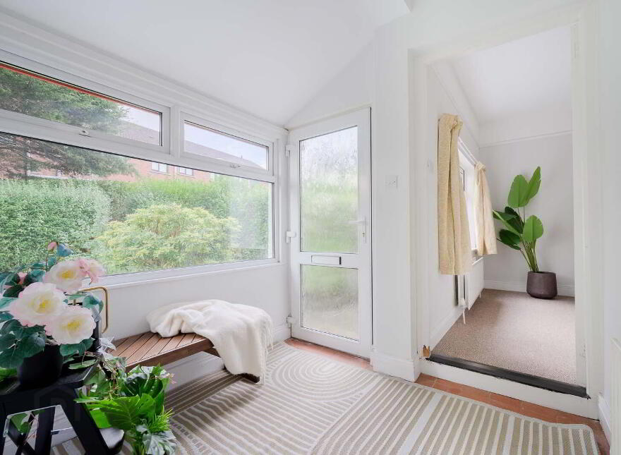 40 Glen Road, Castlereagh, Belfast, BT5 7LT