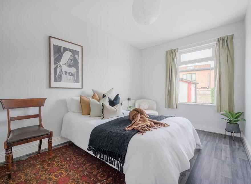 40 Glen Road, Castlereagh, Belfast, BT5 7LT