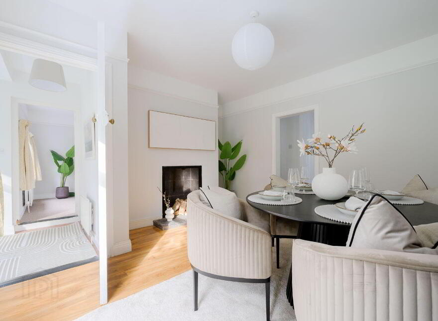 40 Glen Road, Castlereagh, Belfast, BT5 7LT