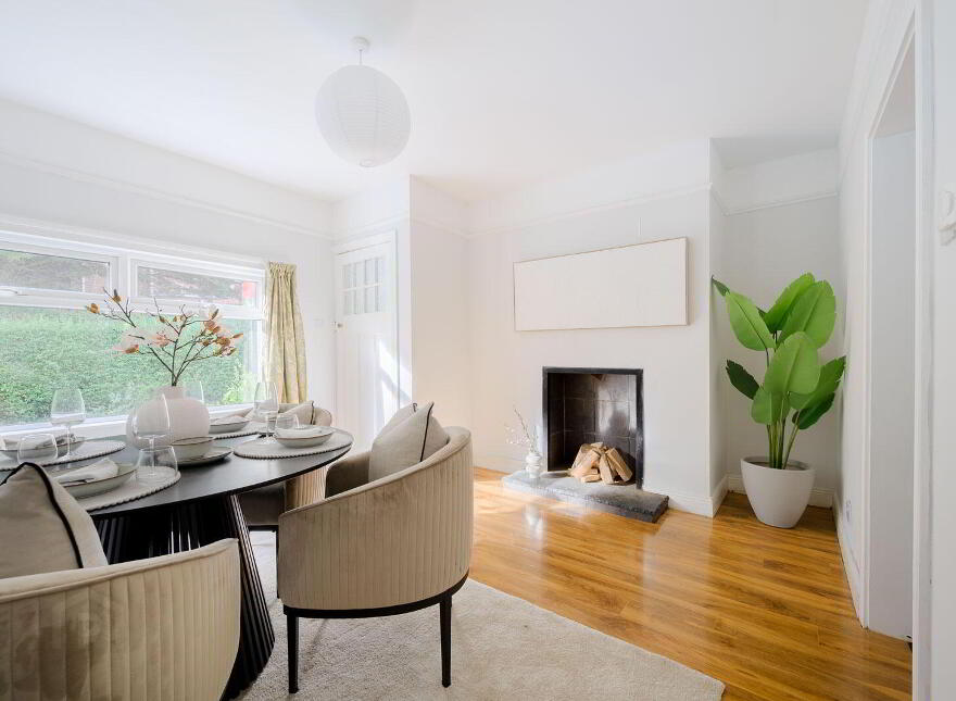 40 Glen Road, Castlereagh, Belfast, BT5 7LT
