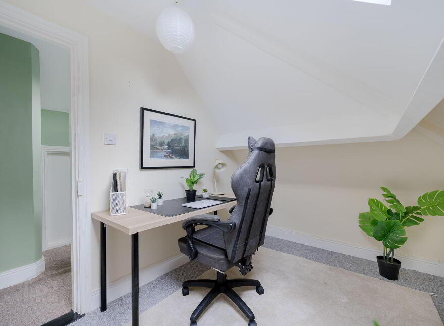 40 Glen Road, Castlereagh, Belfast, BT5 7LT