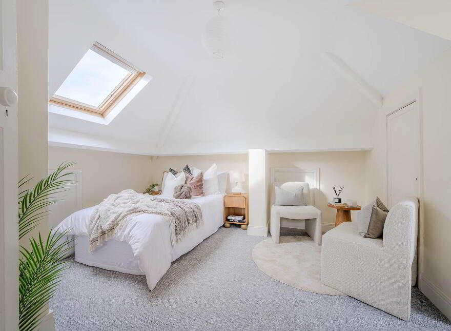 40 Glen Road, Castlereagh, Belfast, BT5 7LT