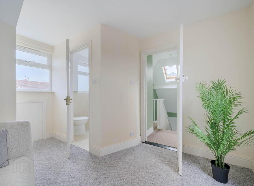 40 Glen Road, Castlereagh, Belfast, BT5 7LT