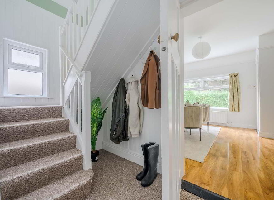 40 Glen Road, Castlereagh, Belfast, BT5 7LT