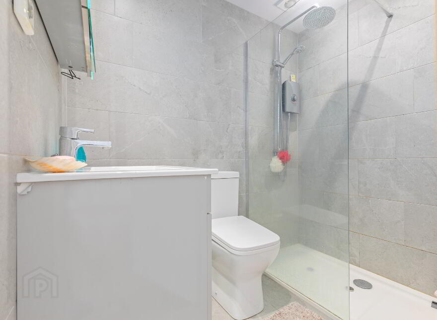 68 South Parade, Belfast, BT7 2GQ