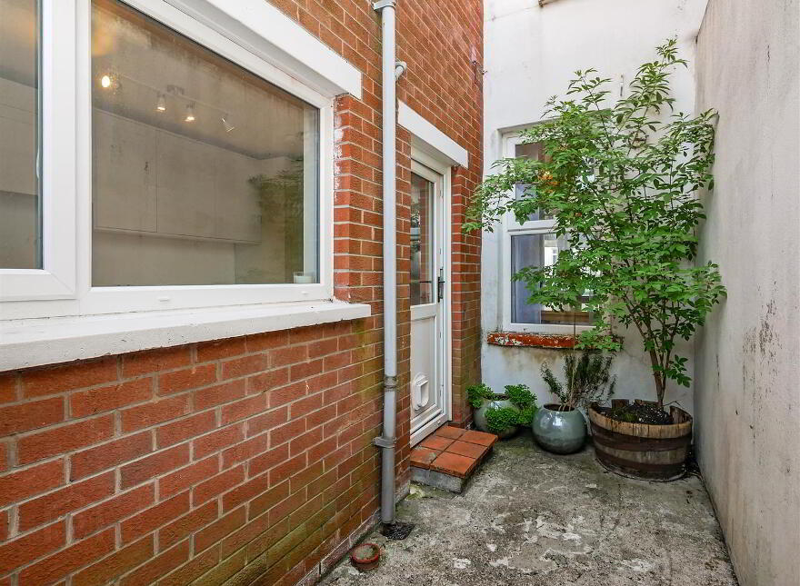 111 Ogilvie Street, Woodstock / Cregagh Road, Belfast, BT6 8NH