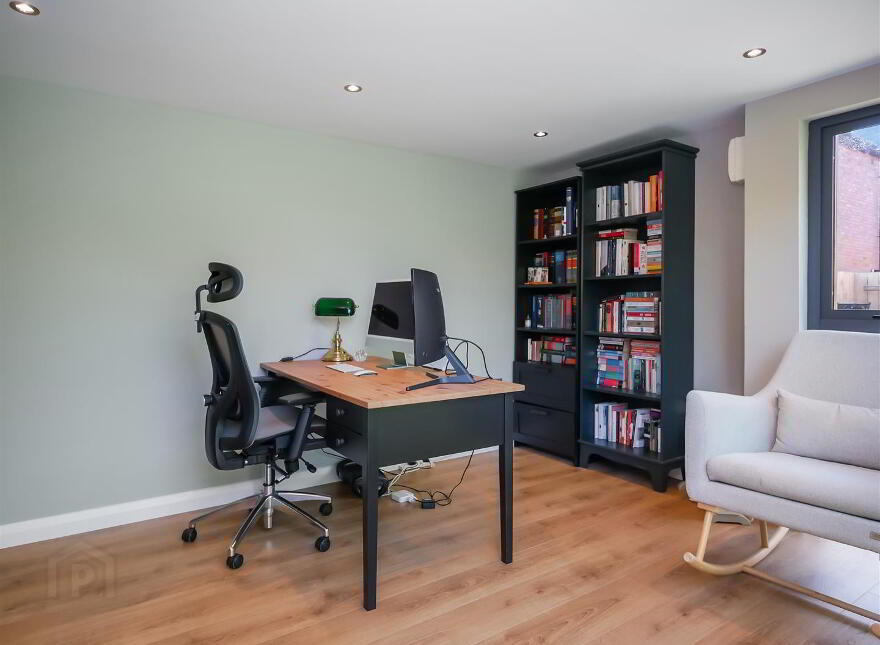 32 Queensberry Park, Rosetta, Belfast, BT6 0HN