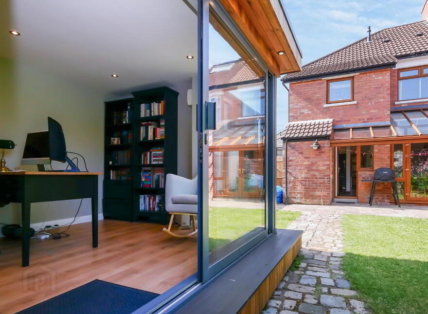 32 Queensberry Park, Rosetta, Belfast, BT6 0HN