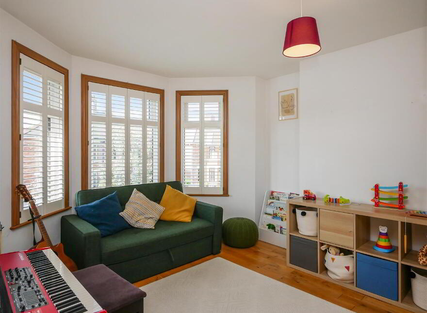 32 Queensberry Park, Rosetta, Belfast, BT6 0HN