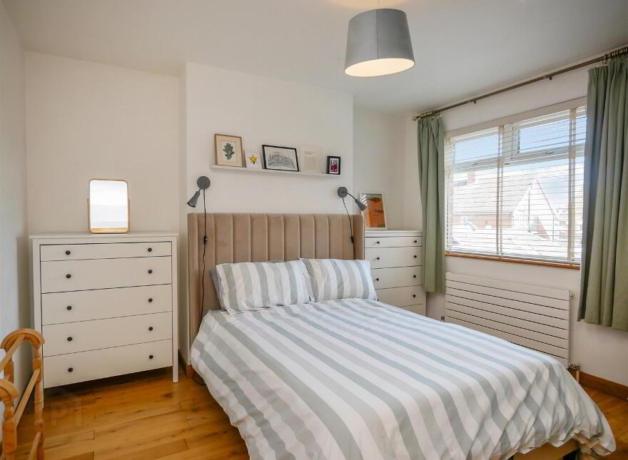 32 Queensberry Park, Rosetta, Belfast, BT6 0HN