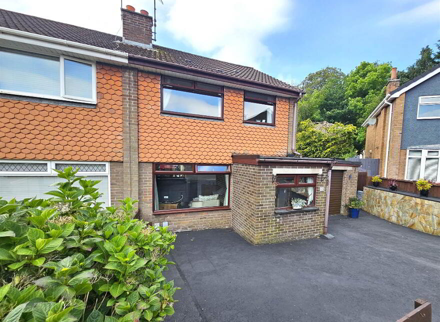 15 Glenhead Avenue, Dunmurry, Belfast, BT17 9AX