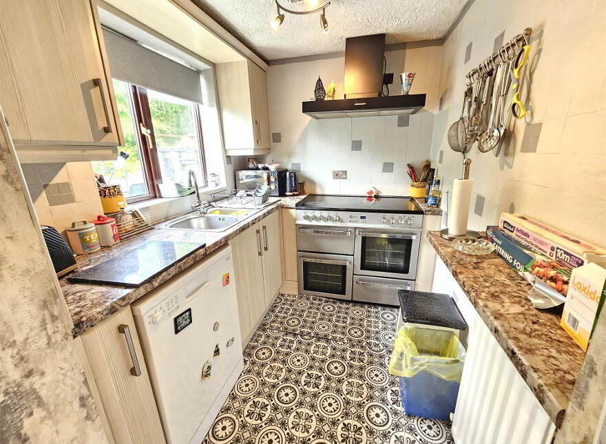 15 Glenhead Avenue, Dunmurry, Belfast, BT17 9AX