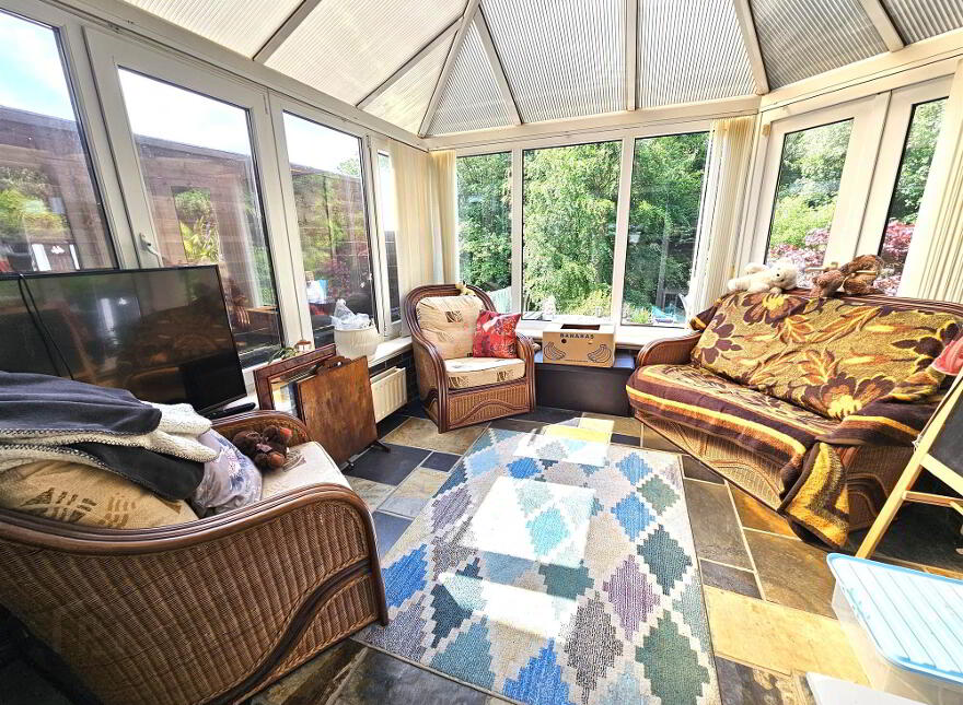 15 Glenhead Avenue, Dunmurry, Belfast, BT17 9AX