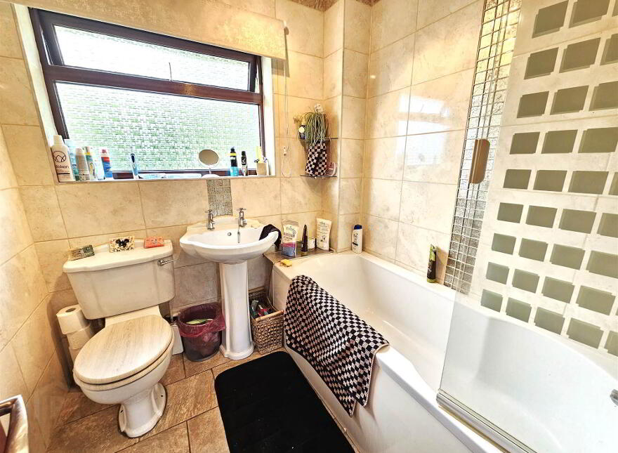15 Glenhead Avenue, Dunmurry, Belfast, BT17 9AX