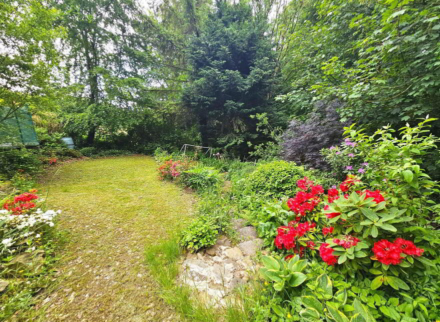 15 Glenhead Avenue, Dunmurry, Belfast, BT17 9AX