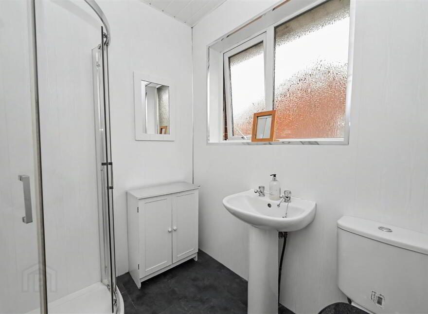 2 Lake Glen Park, Belfast, BT11 8TE