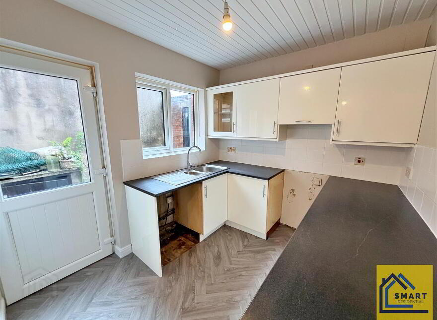 37 Sandbrook Park, Belfast, BT4 1NL