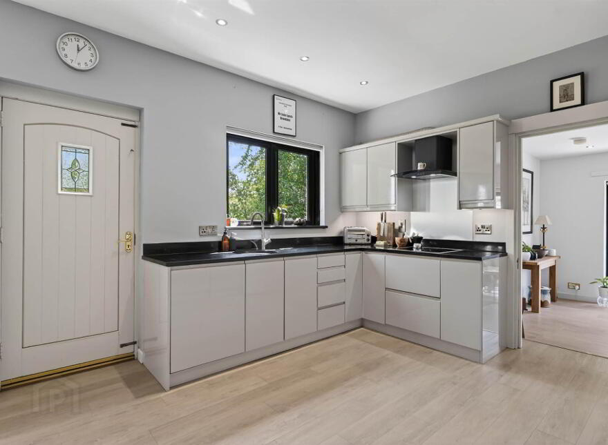 12 Royal Lodge Avenue, Belfast, BT8 7YR