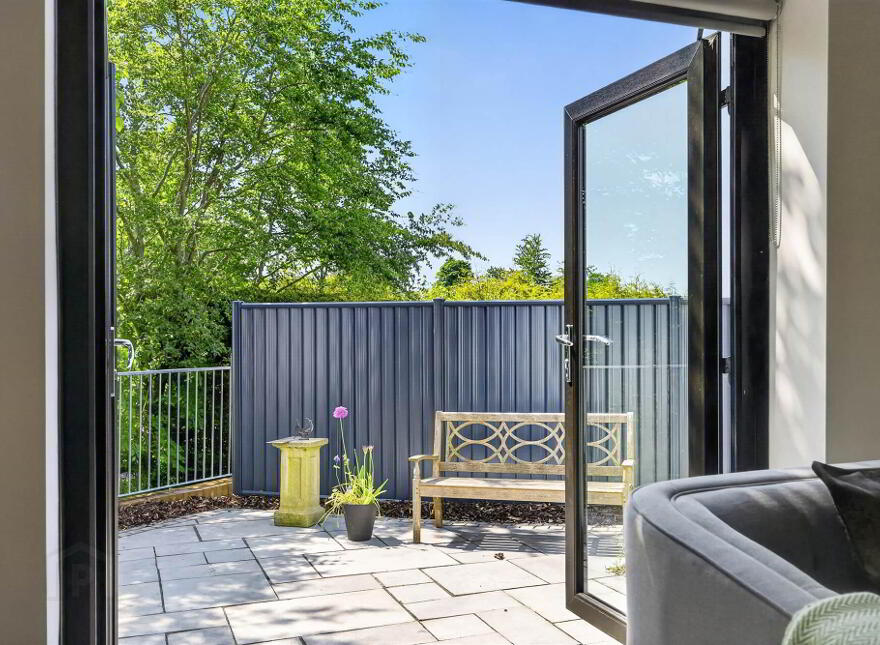 12 Royal Lodge Avenue, Belfast, BT8 7YR