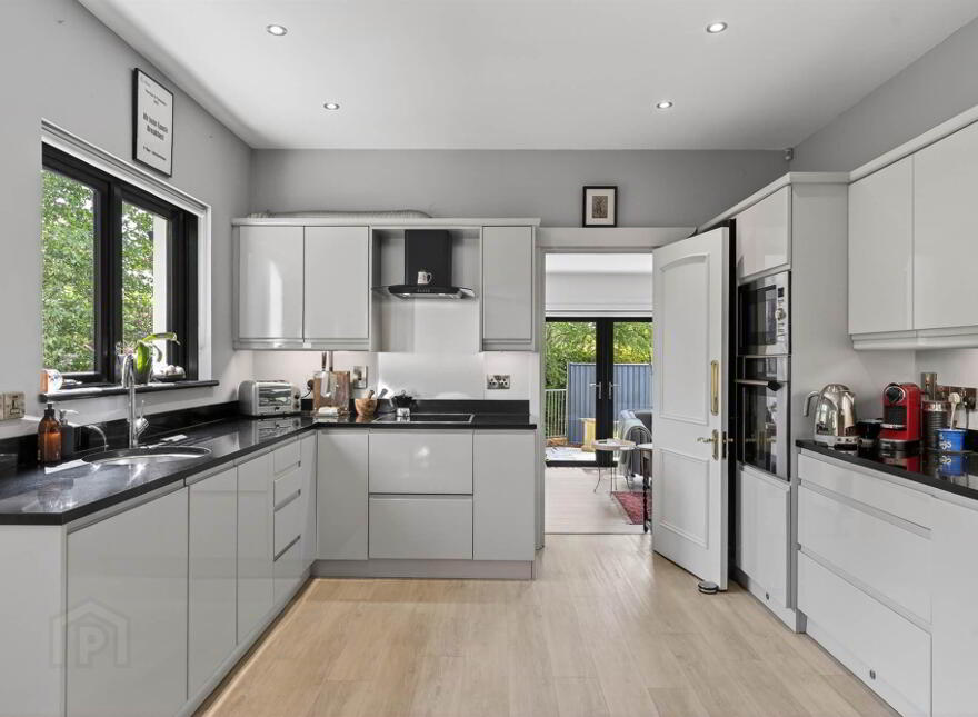 12 Royal Lodge Avenue, Belfast, BT8 7YR