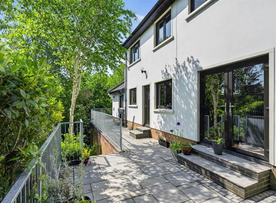 12 Royal Lodge Avenue, Belfast, BT8 7YR