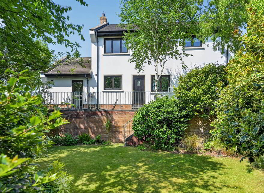 12 Royal Lodge Avenue, Belfast, BT8 7YR