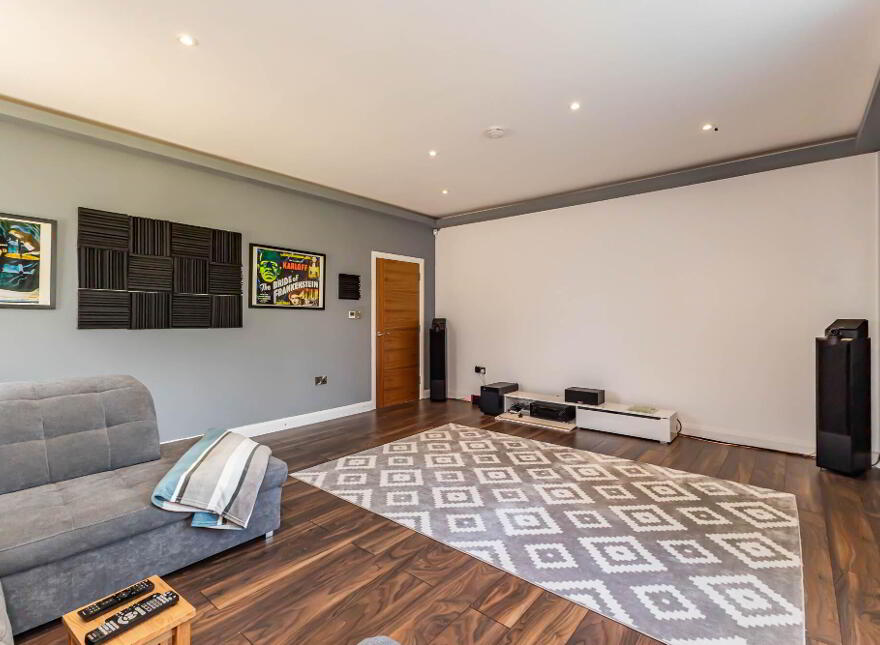 31B Lough Road, Ballinderry Upper, Lisburn, BT28 2JY