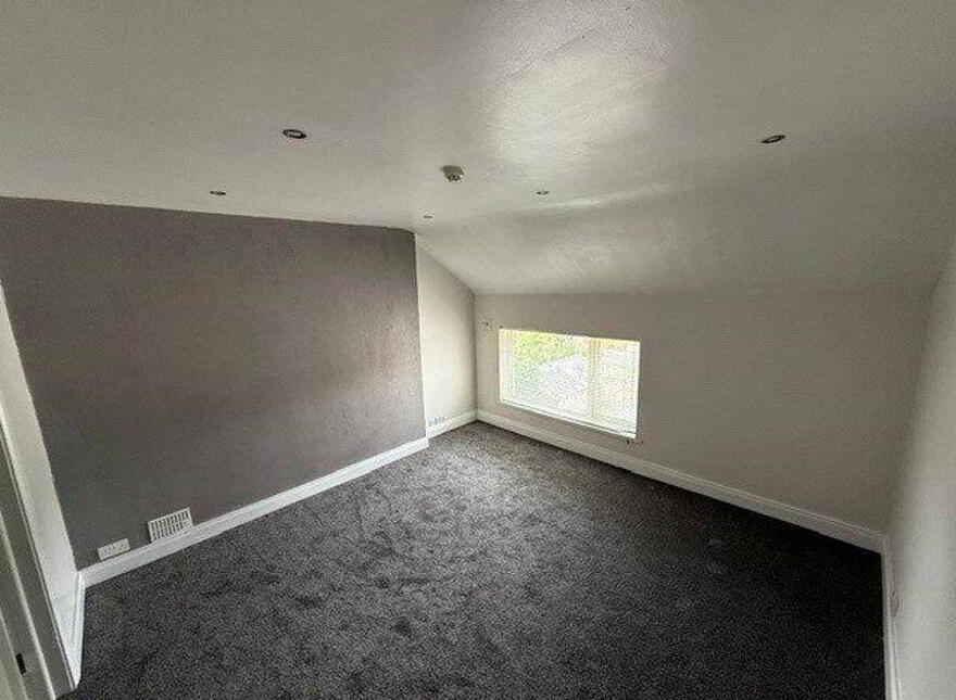 Flat E, 70 Woodvale Road, Belfast, BT13 3BU