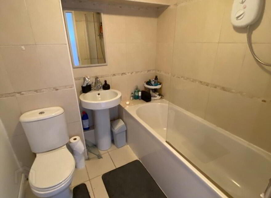 11a Ferndale House, Dunmurry, Belfast, BT17 9DB