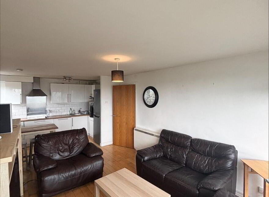 11a Ferndale House, Dunmurry, Belfast, BT17 9DB