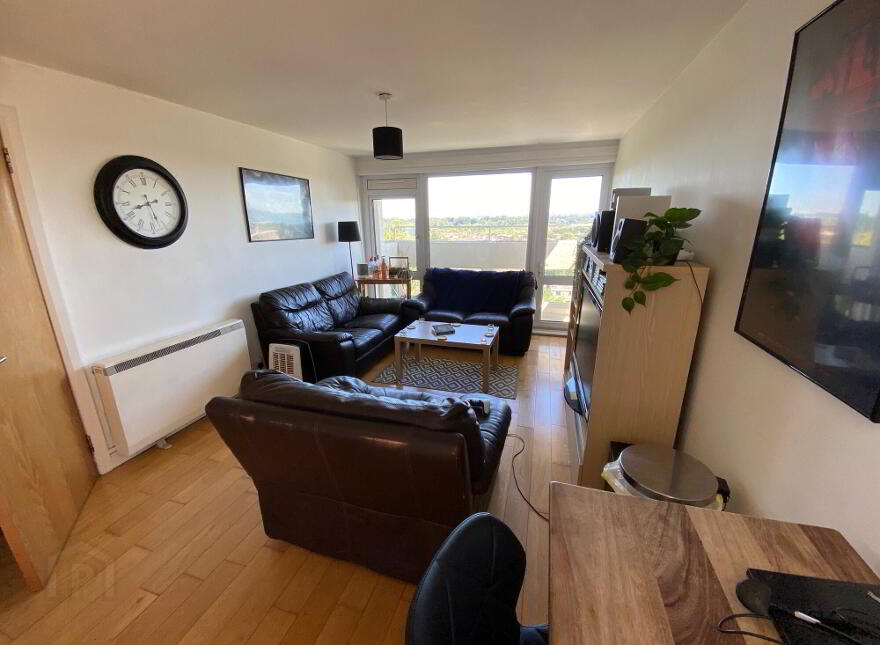 11a Ferndale House, Dunmurry, Belfast, BT17 9DB