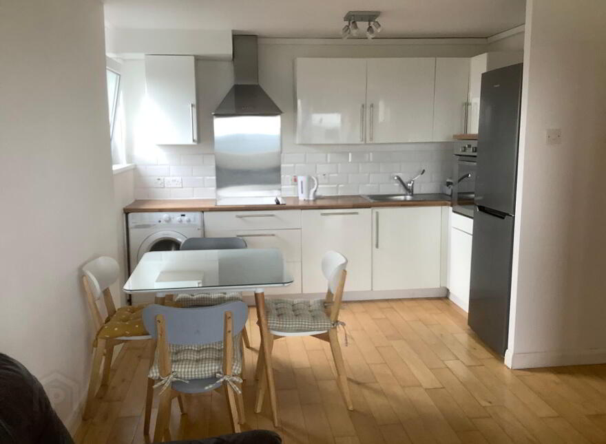 11a Ferndale House, Dunmurry, Belfast, BT17 9DB