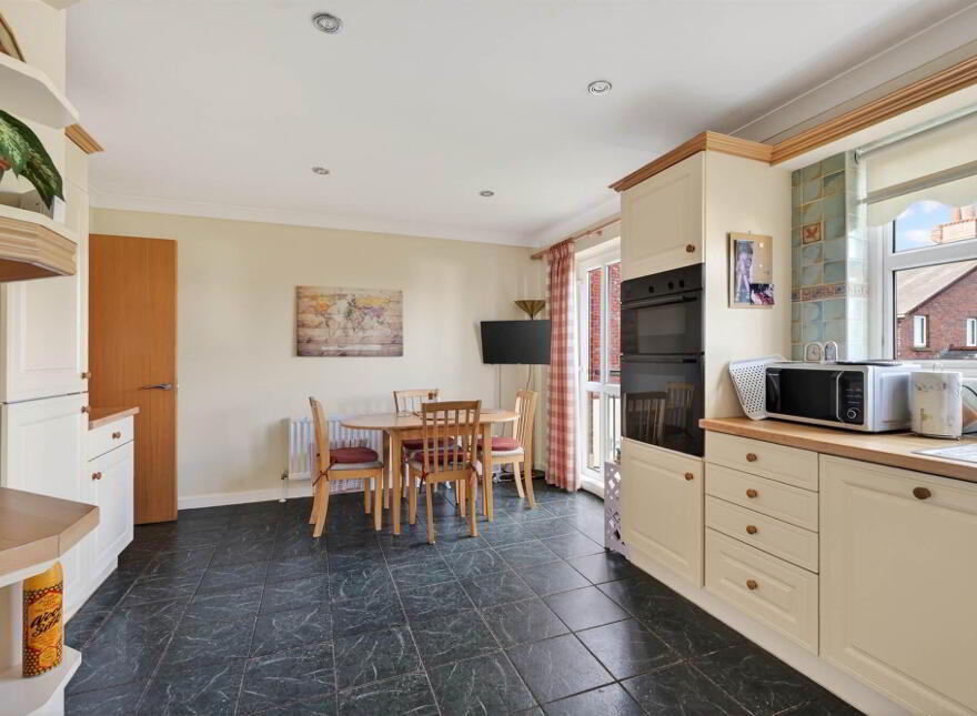 5 Bayside Apartments, 24 Ballyholme Road, Bangor, BT20 5JS