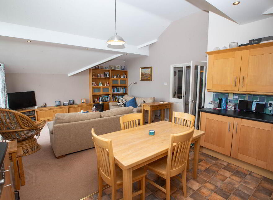 1 Moneycarragh, Main Street, Dundrum, BT33 0LU