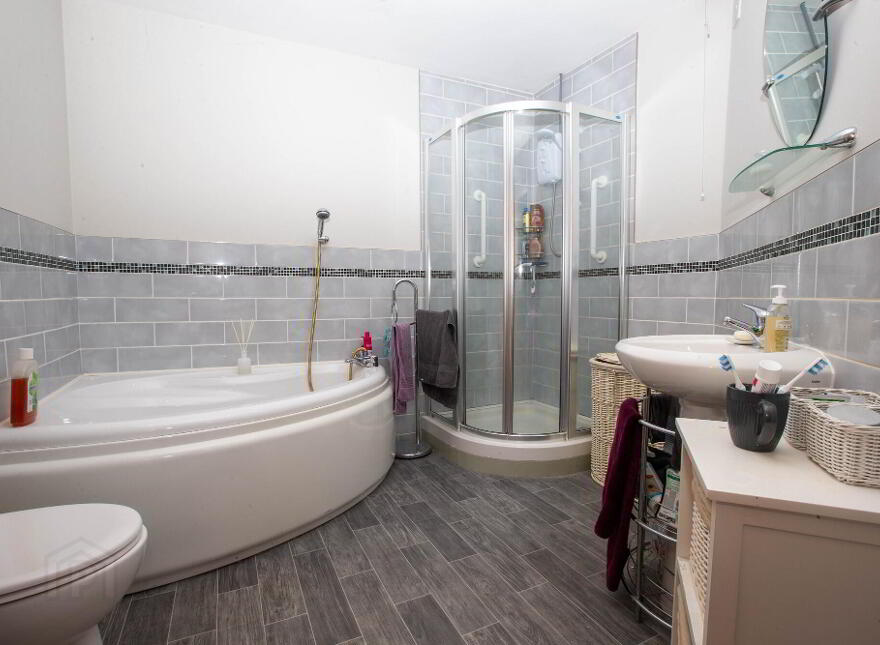 1 Moneycarragh, Main Street, Dundrum, BT33 0LU