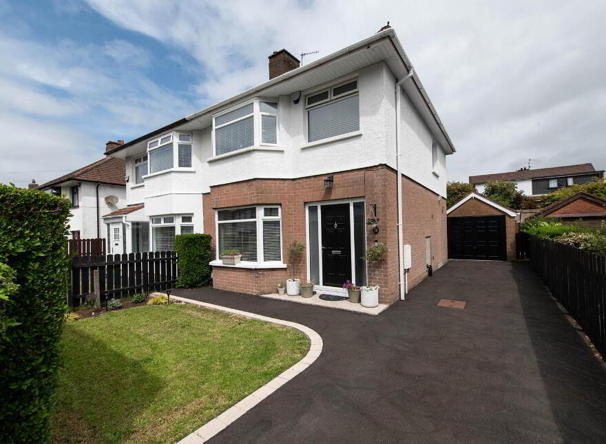 16 Osterley Park, Newtownabbey, BT36 6EW