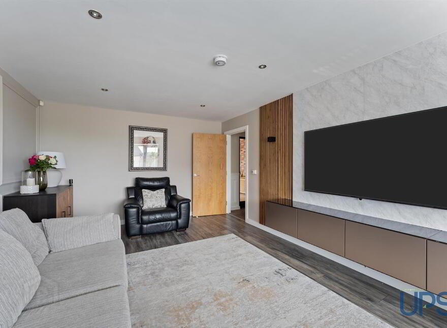76 Lagmore View Road, Dunmurry, Belfast, BT17 0FR