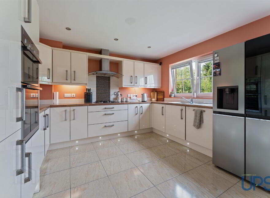 76 Lagmore View Road, Dunmurry, Belfast, BT17 0FR