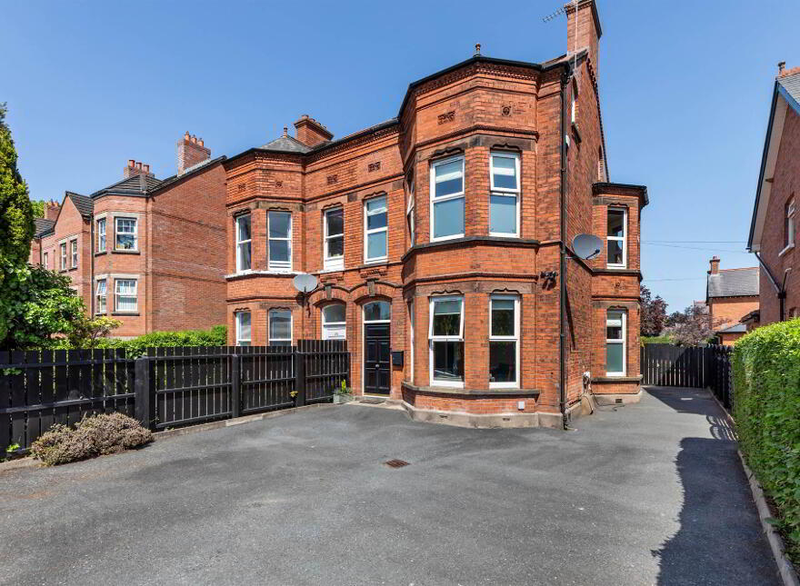 480 Upper Newtownards Road, Ballyhackamore, Belfast, BT4 3GZ