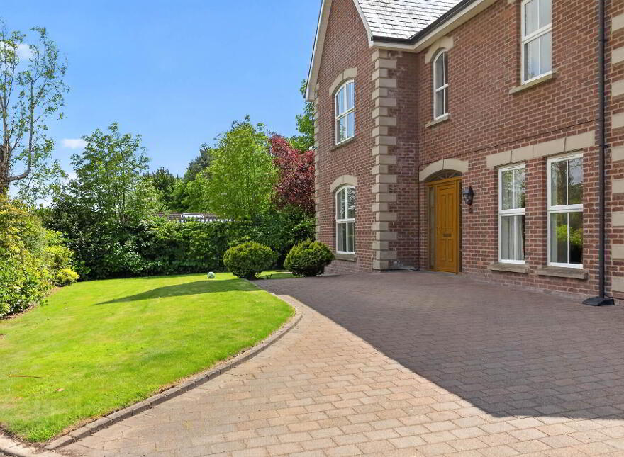28 Clonmore Manor, Lisburn, BT27 4EW