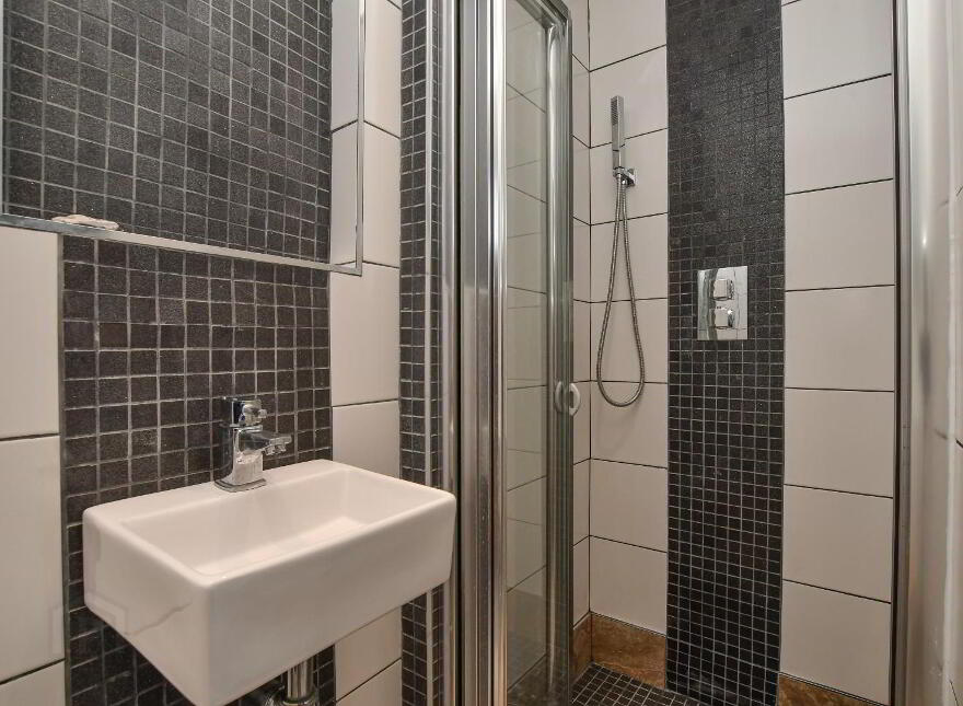 19 Cairnsville Road, Bangor, BT19 6EN