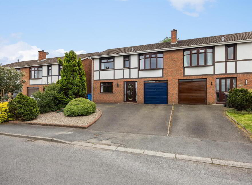 18 Forge Hill Court, Saintfield, BT24 7LW