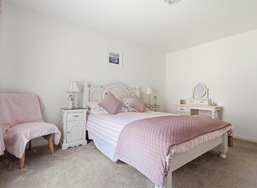 5 Forge Hill Close, Saintfield, BT24 7NJ
