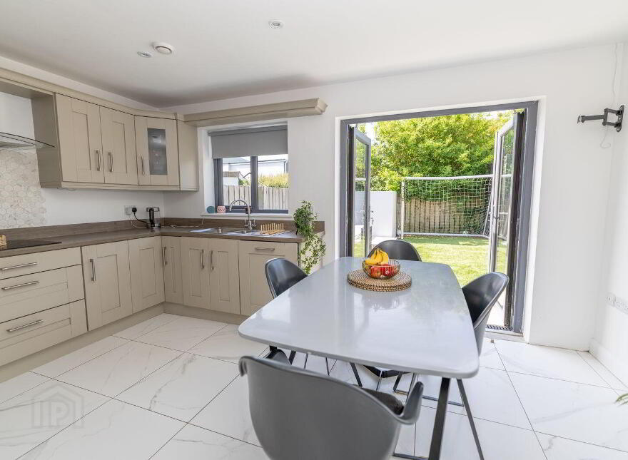 3 Rea Close, Rostrevor, Newry, BT34 3YF