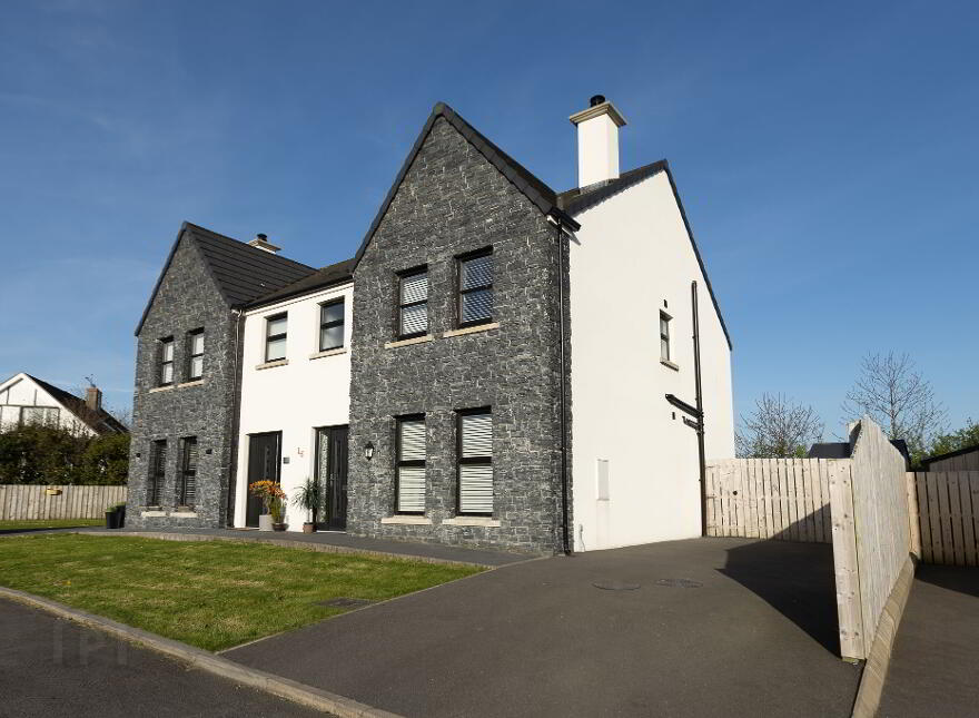 16 Riverview Manor, Castlederg, BT81 7EN