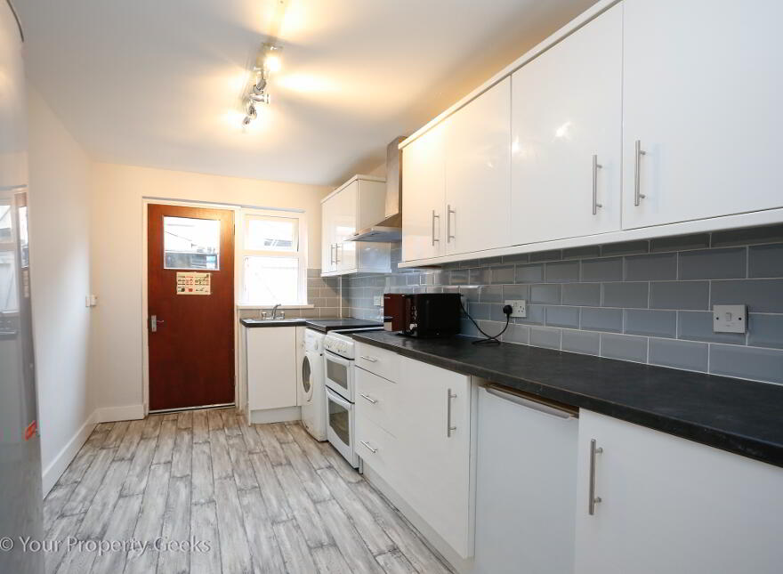 19 Titania Street, Belfast, BT6 8NT