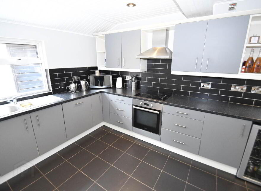 51 Priory Park, Lisburn Road, Belfast, BT10 0AE